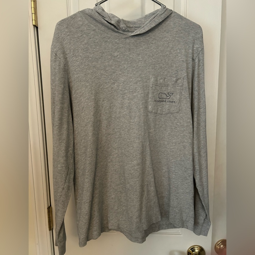 Vineyard Vines tee w/ hood. Great condition. No string at neck as shown. Size S